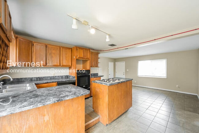 Building Photo - 706 Uvalda St