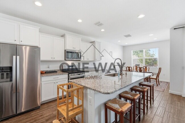 Building Photo - 30558 W Clarendon Ave