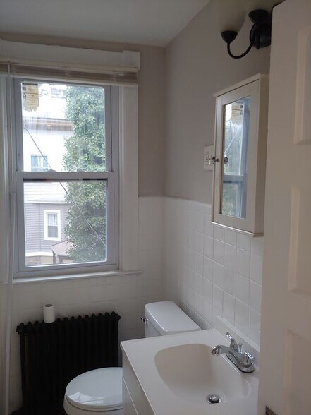 Building Photo - 812 Edgewood Ave