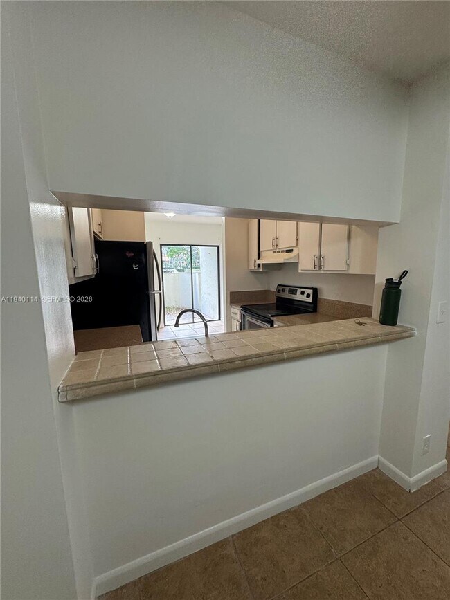 Building Photo - 5595 Courtyard Dr