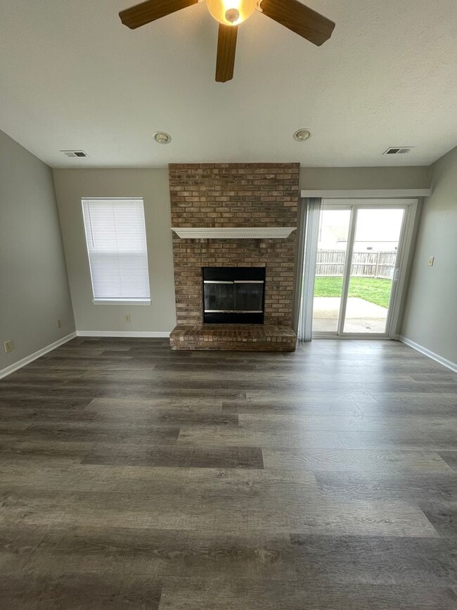 Building Photo - 3 Bedroom Single Family Home - Burnett Creek School District