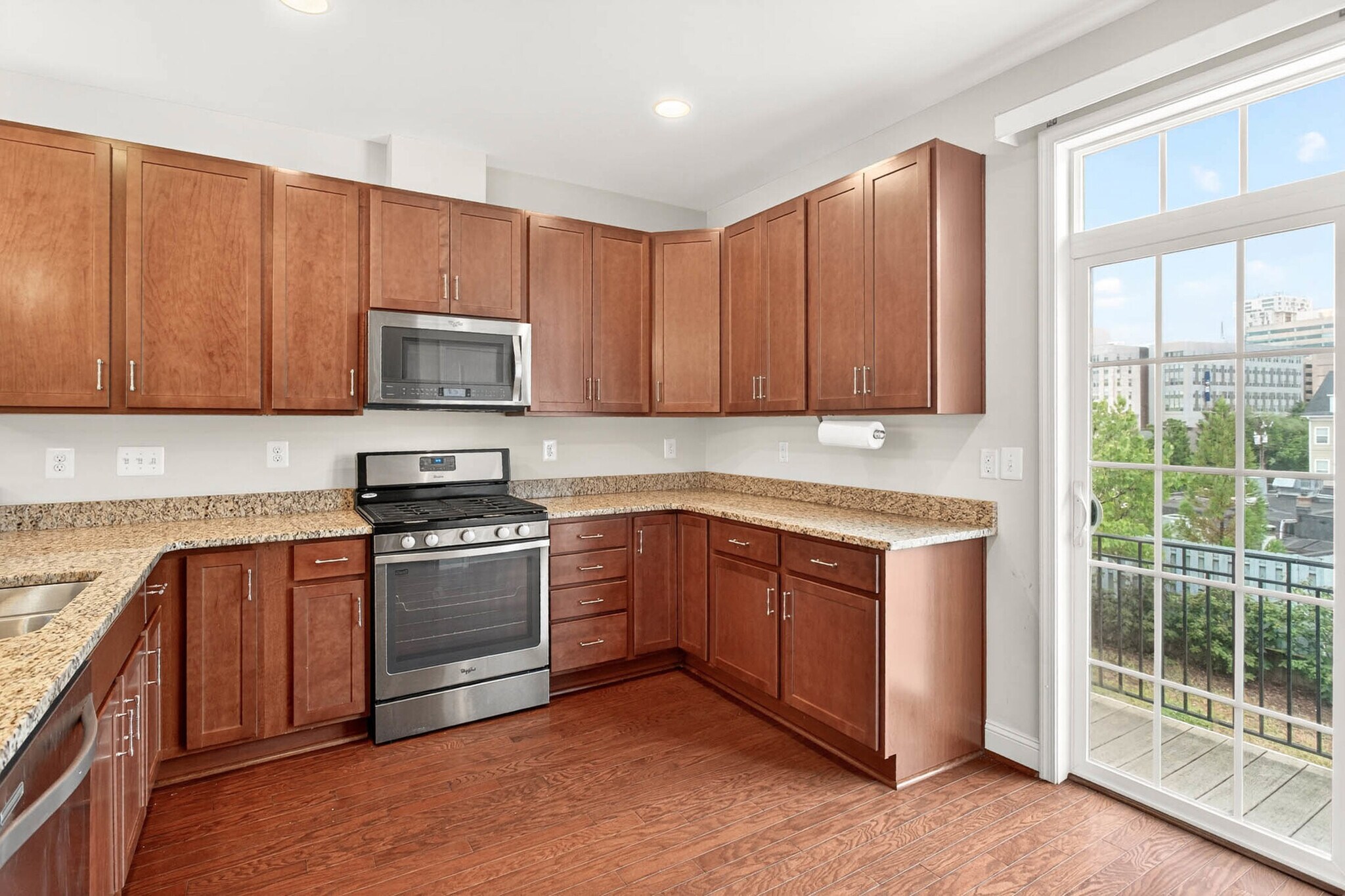 Building Photo - 65 Linden Pl