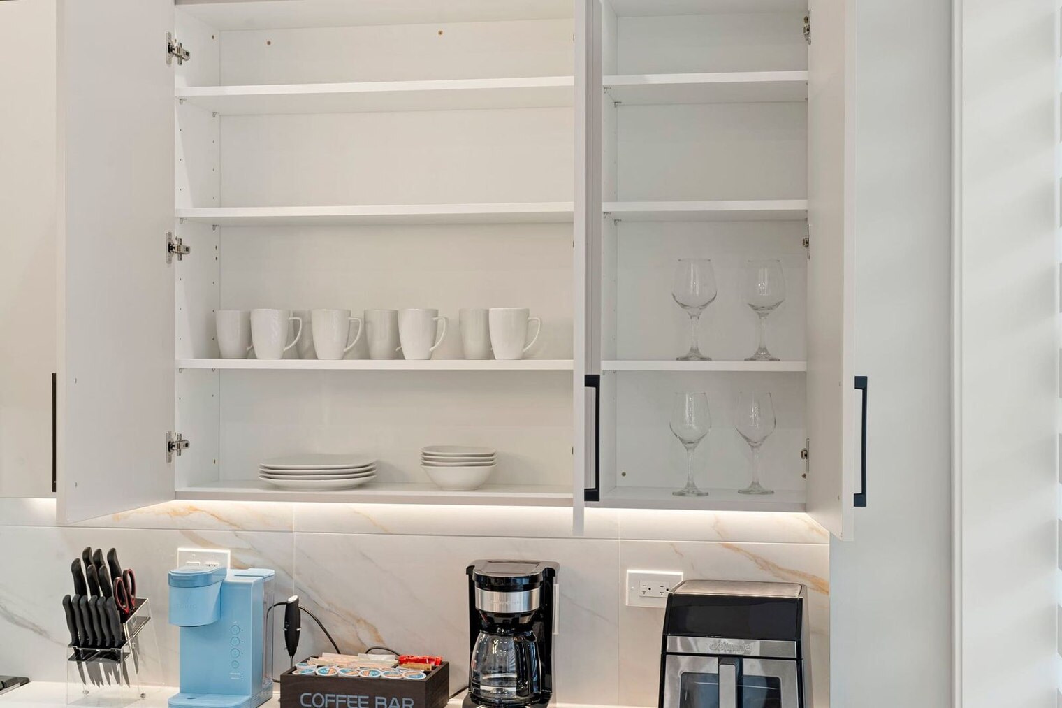 Building Photo - 801 S Western Ave