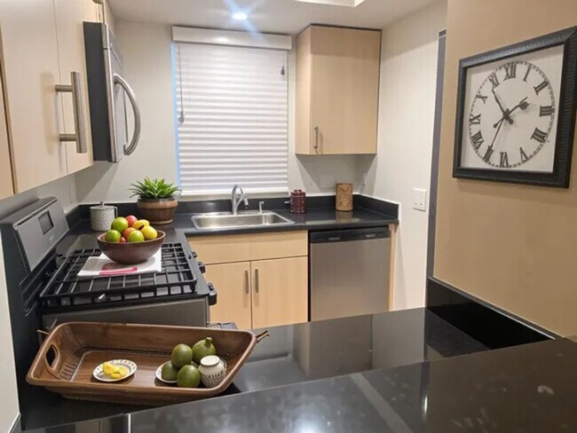 Building Photo - Spacious 2 Bedroom, 2 Bathroom, Canoga Park Condominium for Lease!