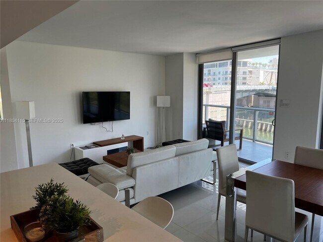 Building Photo - 2600 E Hallandale Beach Blvd