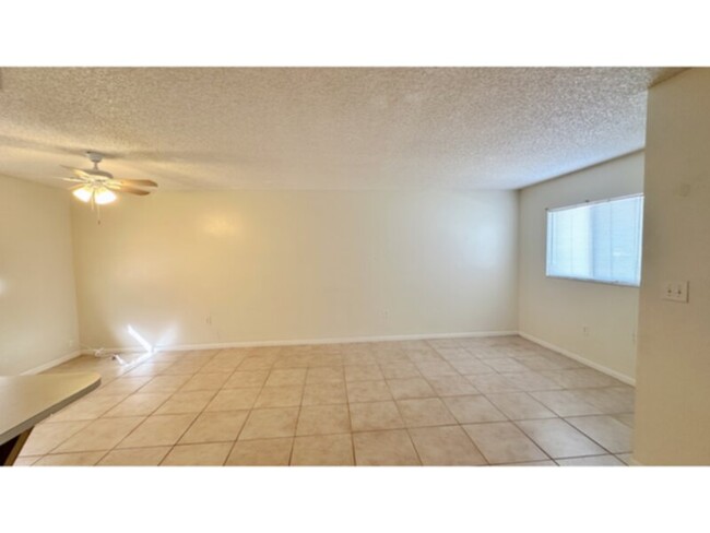 Building Photo - 2 Bedroom/2 Bath Condo! SW Cape Coral near...