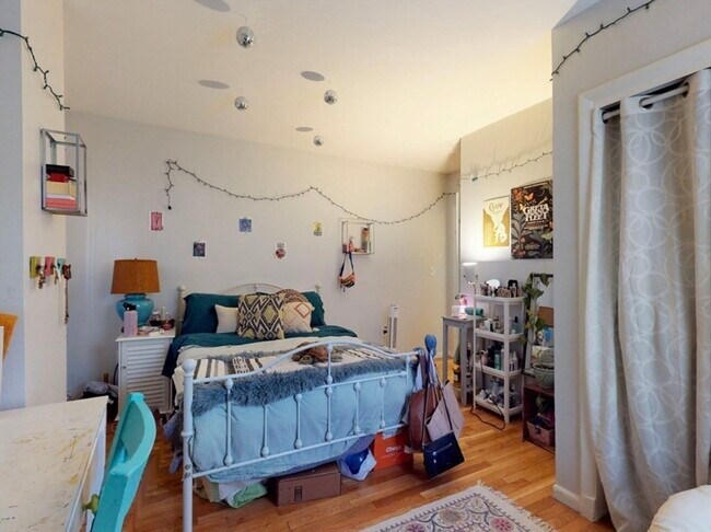 Building Photo - 32 S Huntington Ave