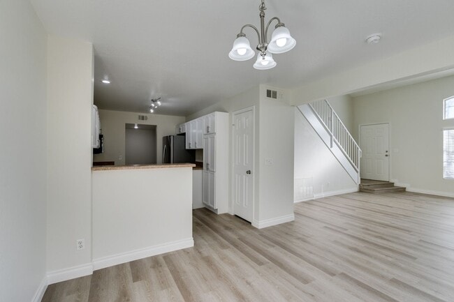 Building Photo - North Summerlin Townhouse with attached garage - 2 master suites