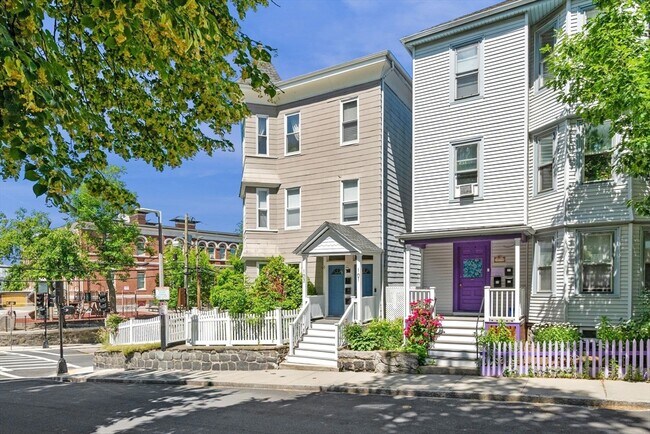 Building Photo - 101-103-103 Wachusett St