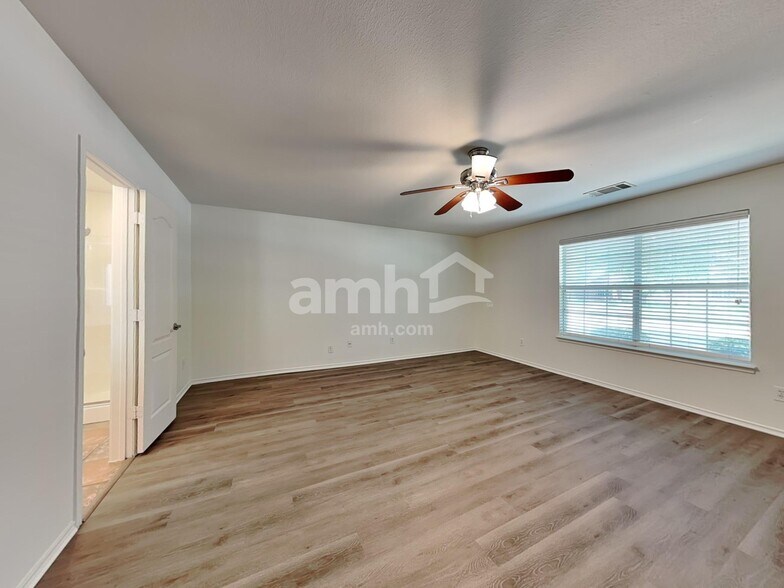 Building Photo - 101 Foxtail Ct