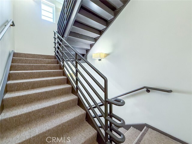 Building Photo - 443 N Palm Dr