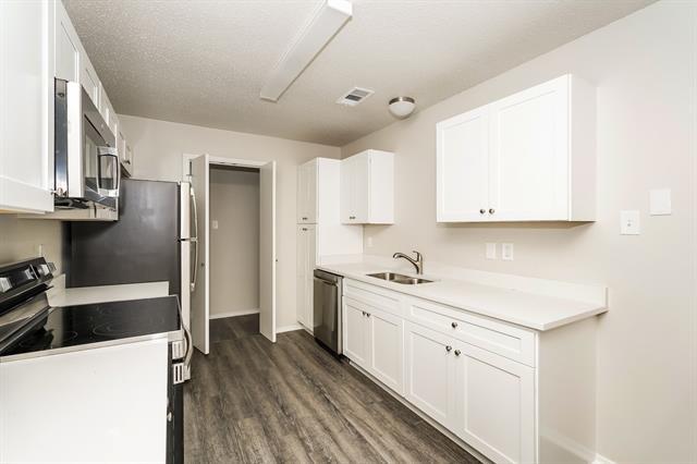 Building Photo - 2336 Markland St