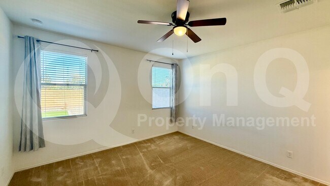 Building Photo - 5215 S 18th Pl