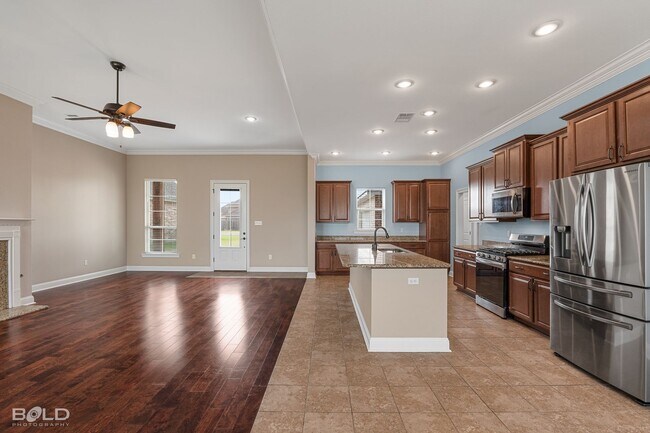 Building Photo - 3 Bedroom 2 Bath in Cypress Bend