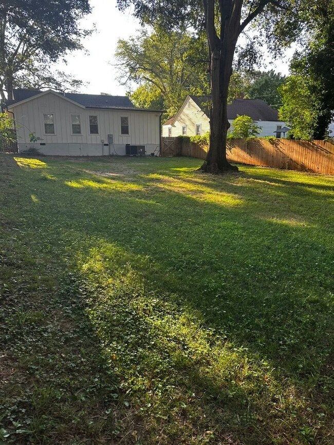 Building Photo - 3 Bedroom, 3 Bath House in Prime Augusta C...