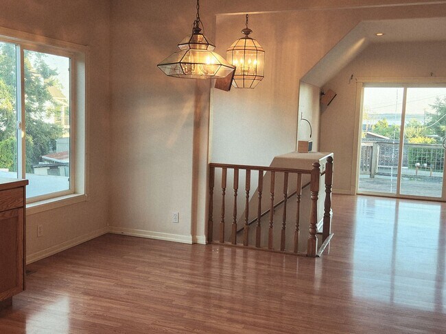 Building Photo - Easy access to the Birch Bay Coastline! La...