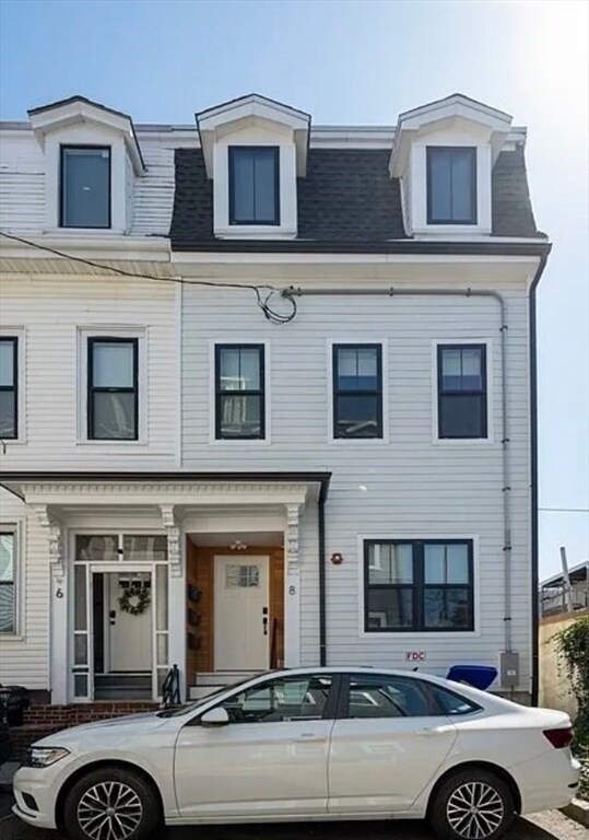 Building Photo - 8 Viking St