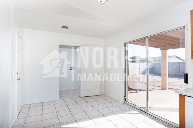 Building Photo - Freshly Updated Home in Arizona City