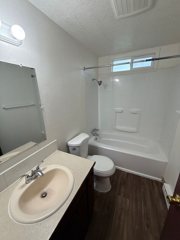 Building Photo - 3919 Iberis St NE