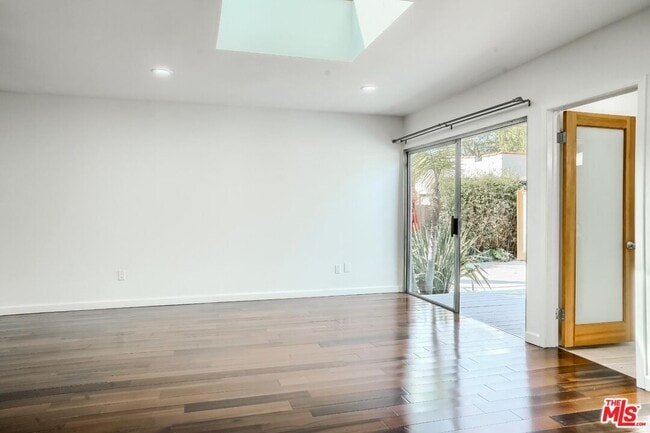 Building Photo - 2356 Pelham Ave