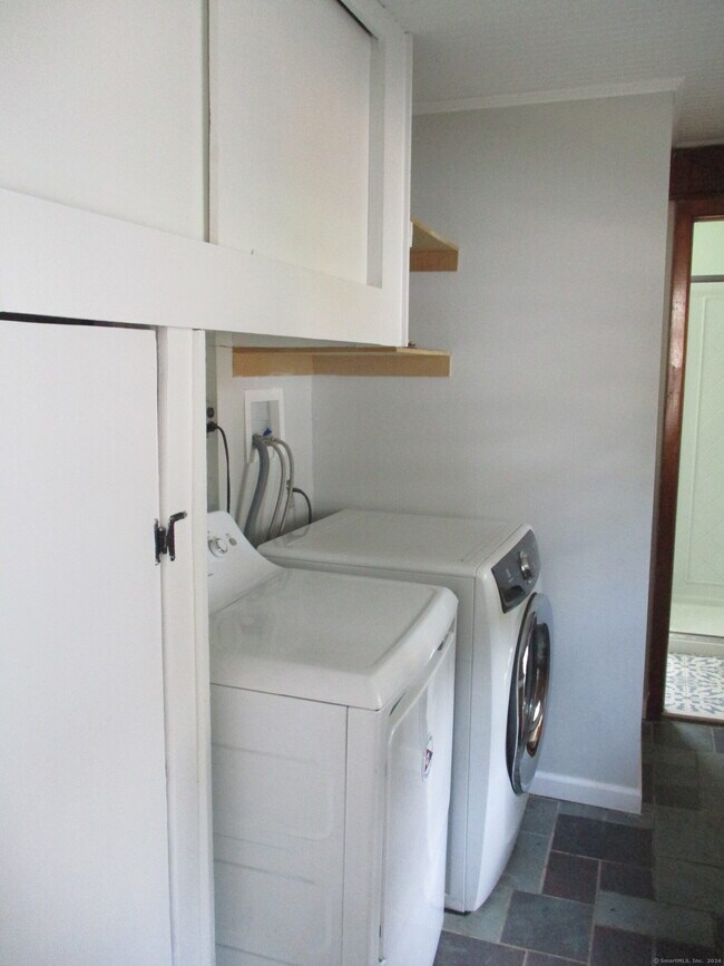 Building Photo - 10 Leuvine St