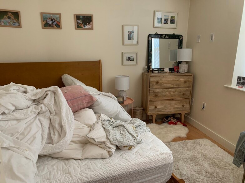 Bedroom 2 - 2025 Commonwealth Ave