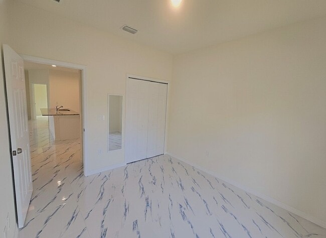 Building Photo - CORNER DULEX-PRIME LOCATION-THREE BEDROOM, TWO BATH, ONE CAR DUPLEX