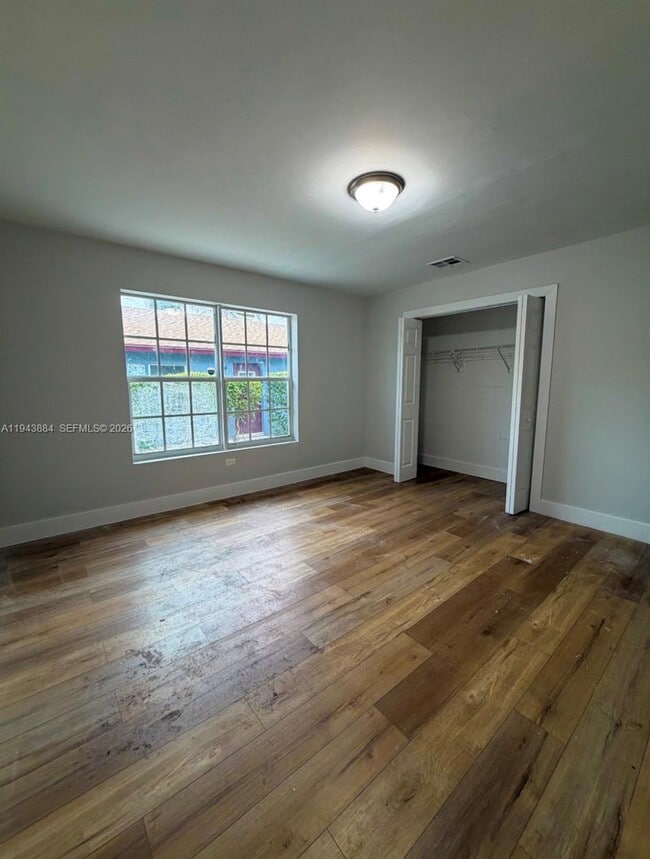 Building Photo - 706 S F St