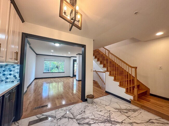 Building Photo - 630 Antioch Terrace