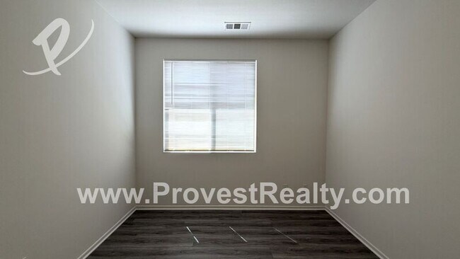 Building Photo - 12383 Luna Rd