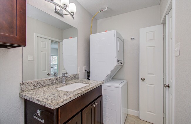 Building Photo - 1519 W 12th St