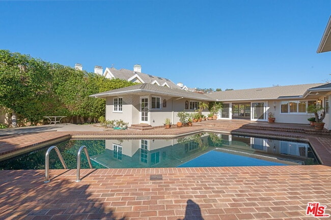 Building Photo - 14972 Camarosa Dr