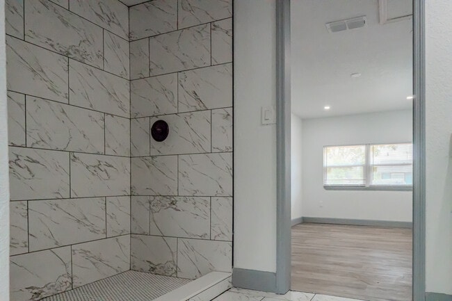 Building Photo - 217 Betty Ave