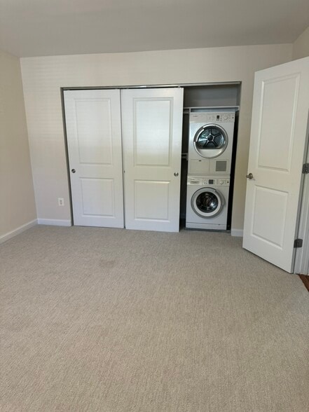 Washer/Dryer in Bedroom - 2725 39th St NW
