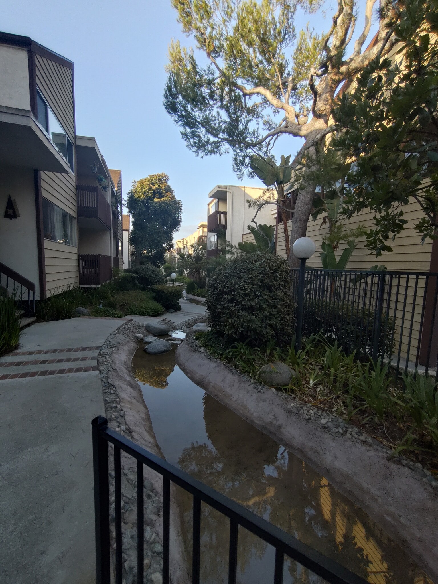 Building Photo - 5950 Canterbury Dr