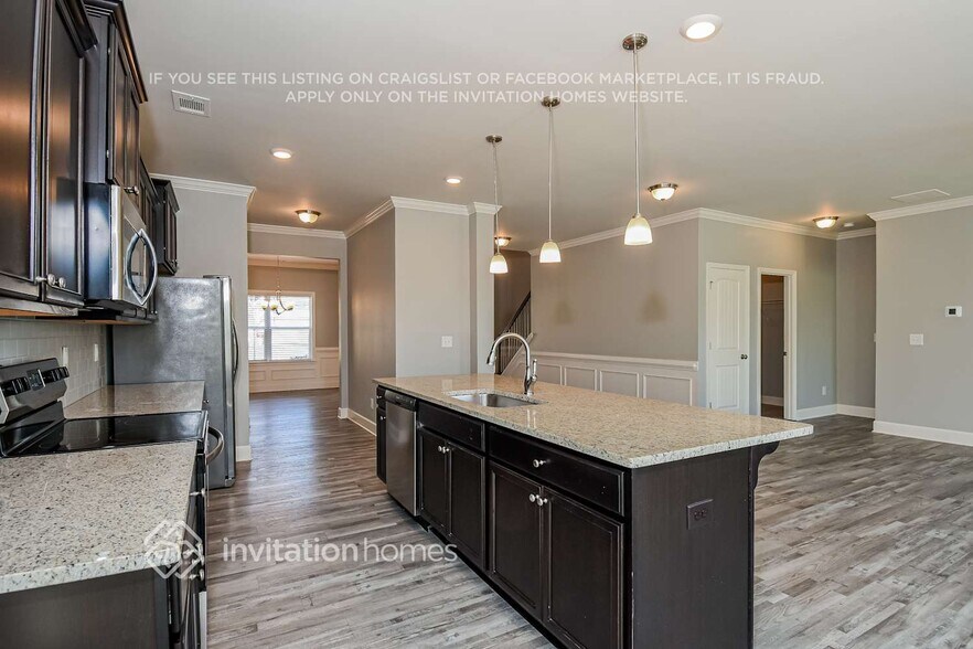 Building Photo - 5853 Ridgedale Ct