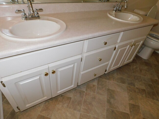Building Photo - 3 Bedroom Home in Pebble Creek Subdivision