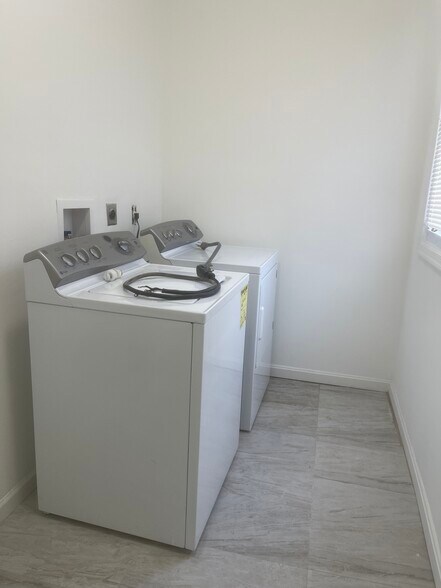 Building Photo - 2000 McHenry St