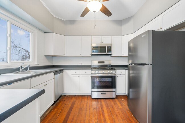 Building Photo - 230 N Balph Ave