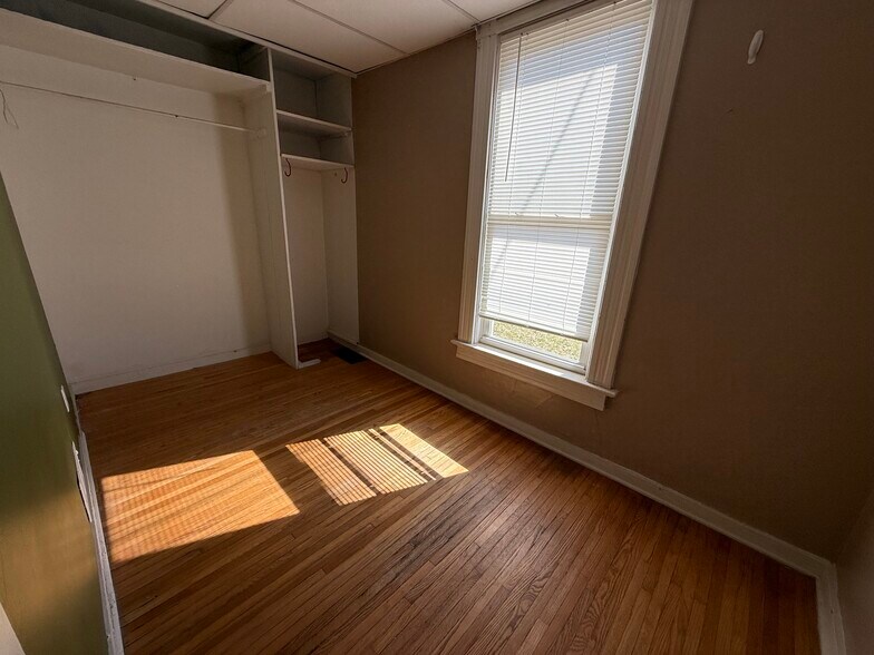 Building Photo - 417 E Orange St