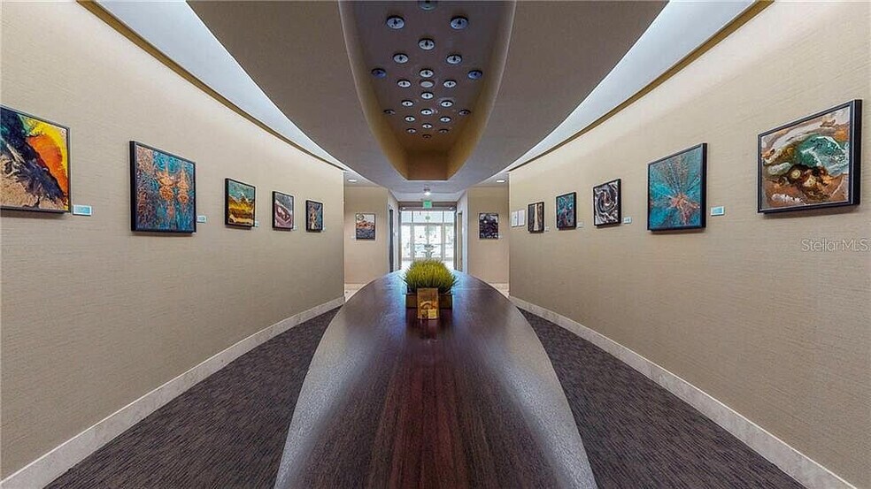 Lobby - 400 4th Ave S