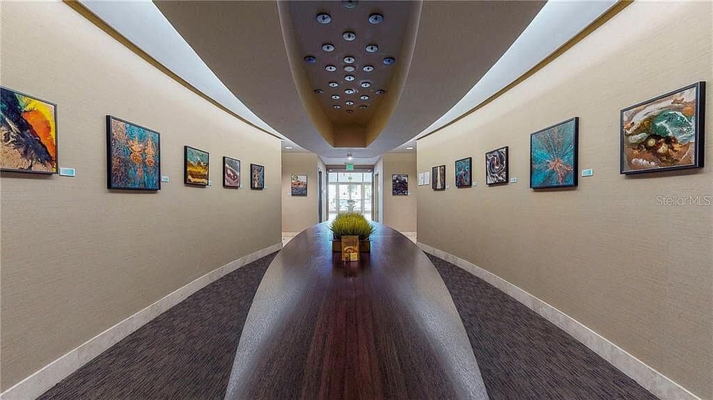 Lobby - 400 4th Ave S