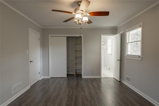 Building Photo - 3599 Lower Roswell Rd