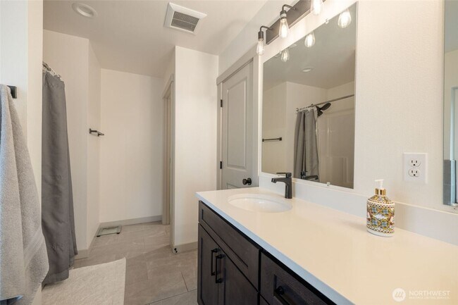 Building Photo - Brand new 4bed 2.5bath Home.