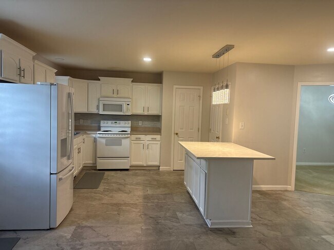 Building Photo - 720 Strayer Dr