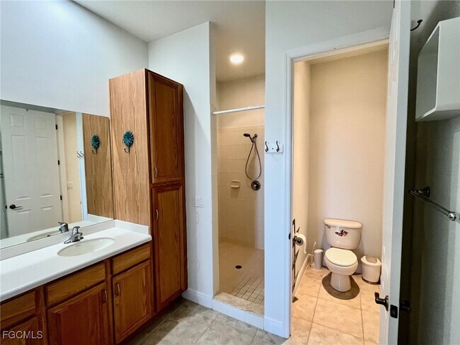 Building Photo - 4820 SW 17th Pl