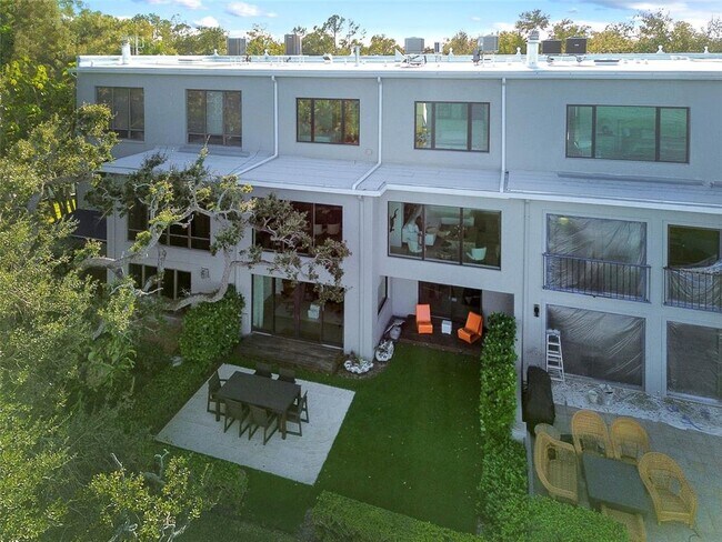 Building Photo - 5010 Bayshore Blvd