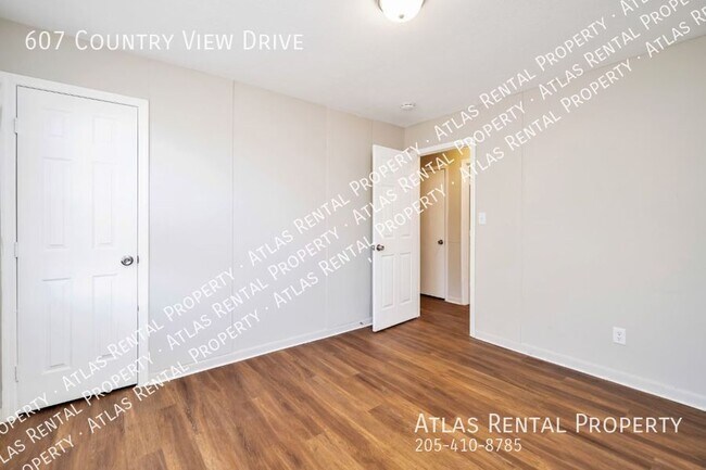 Building Photo - 607 Country View Dr NE