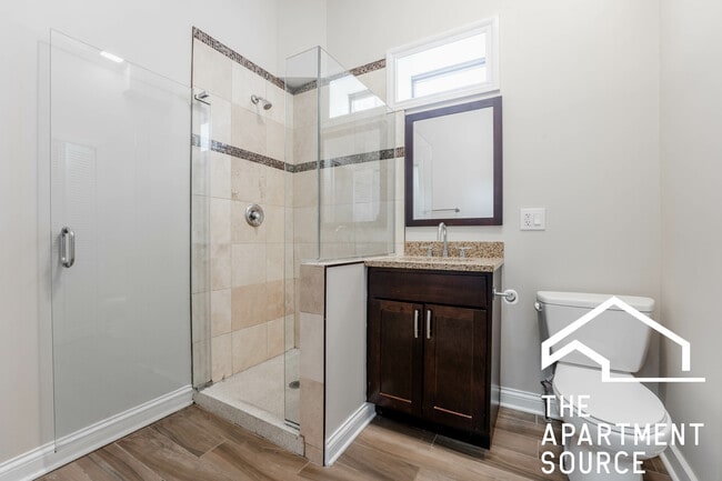 Building Photo - 1758 W Montrose Ave