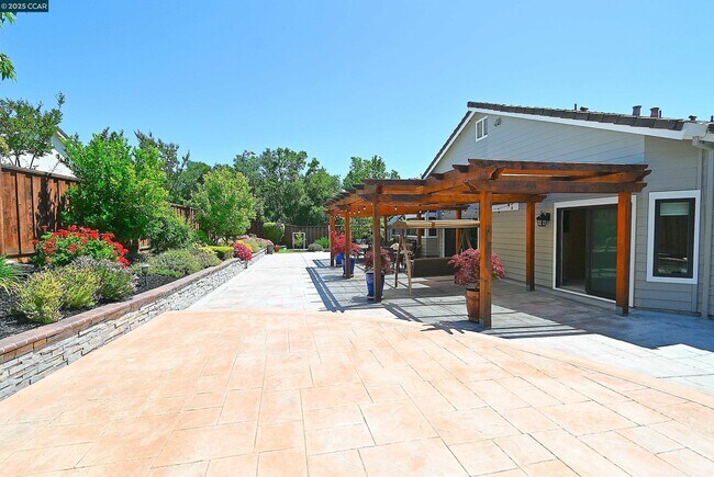 Building Photo - 800 Beaver Creek Ct